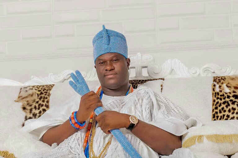 All Women Are Wítches, Manipulators – Ooni